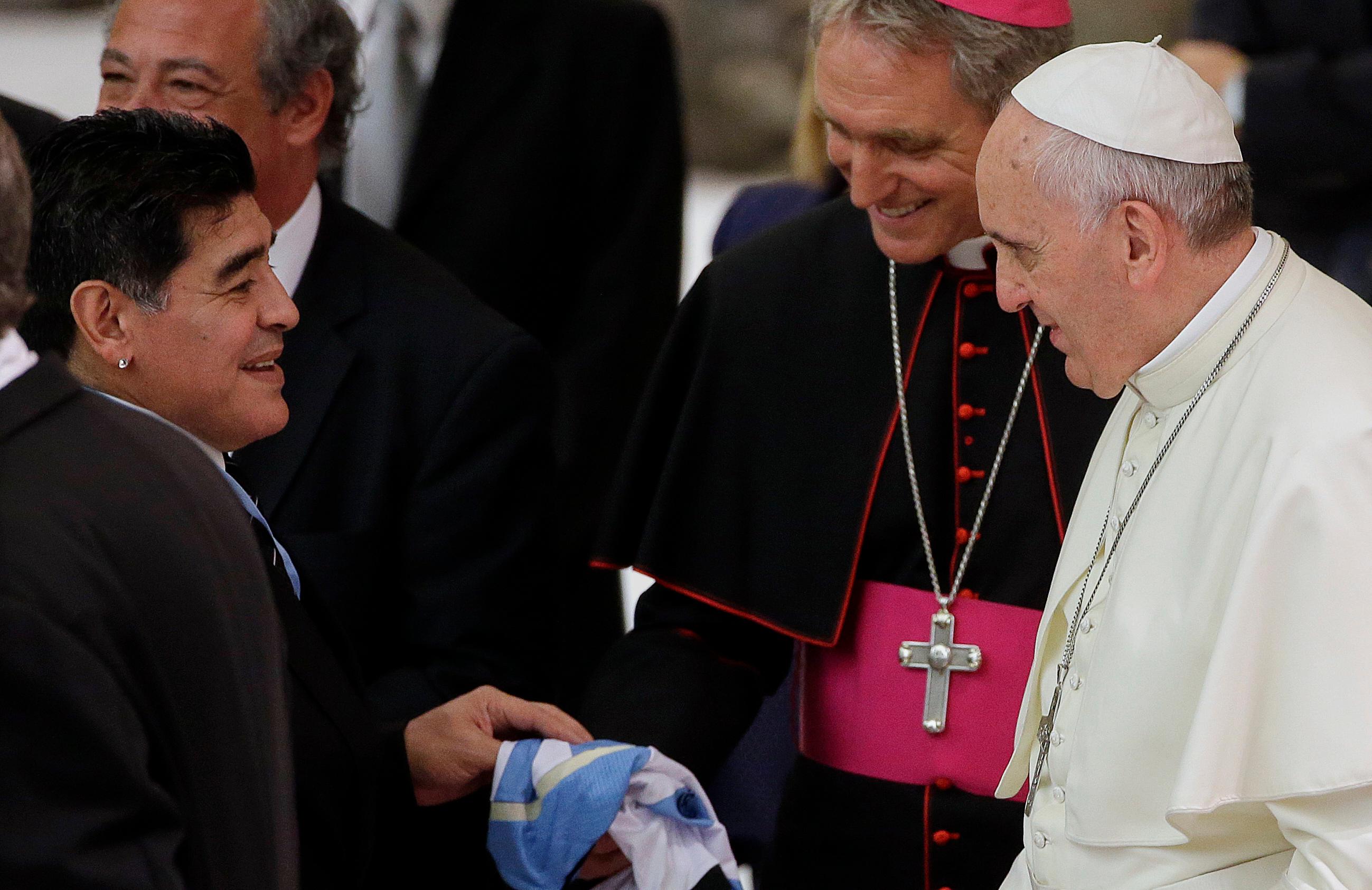 Il gaucho con la tonaca e il cuore tra la gente: simboli, frasi e sfide di Papa Francesco 