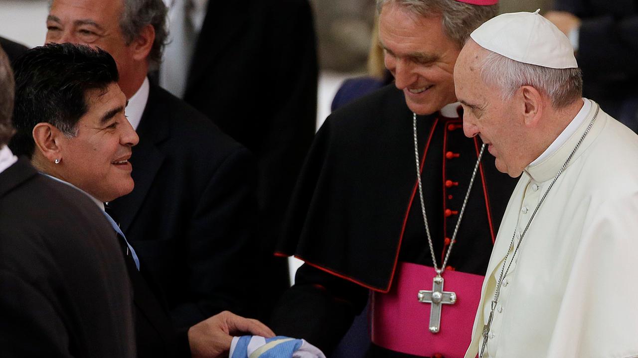 Il gaucho con la tonaca e il cuore tra la gente: simboli, frasi e sfide di Papa Francesco