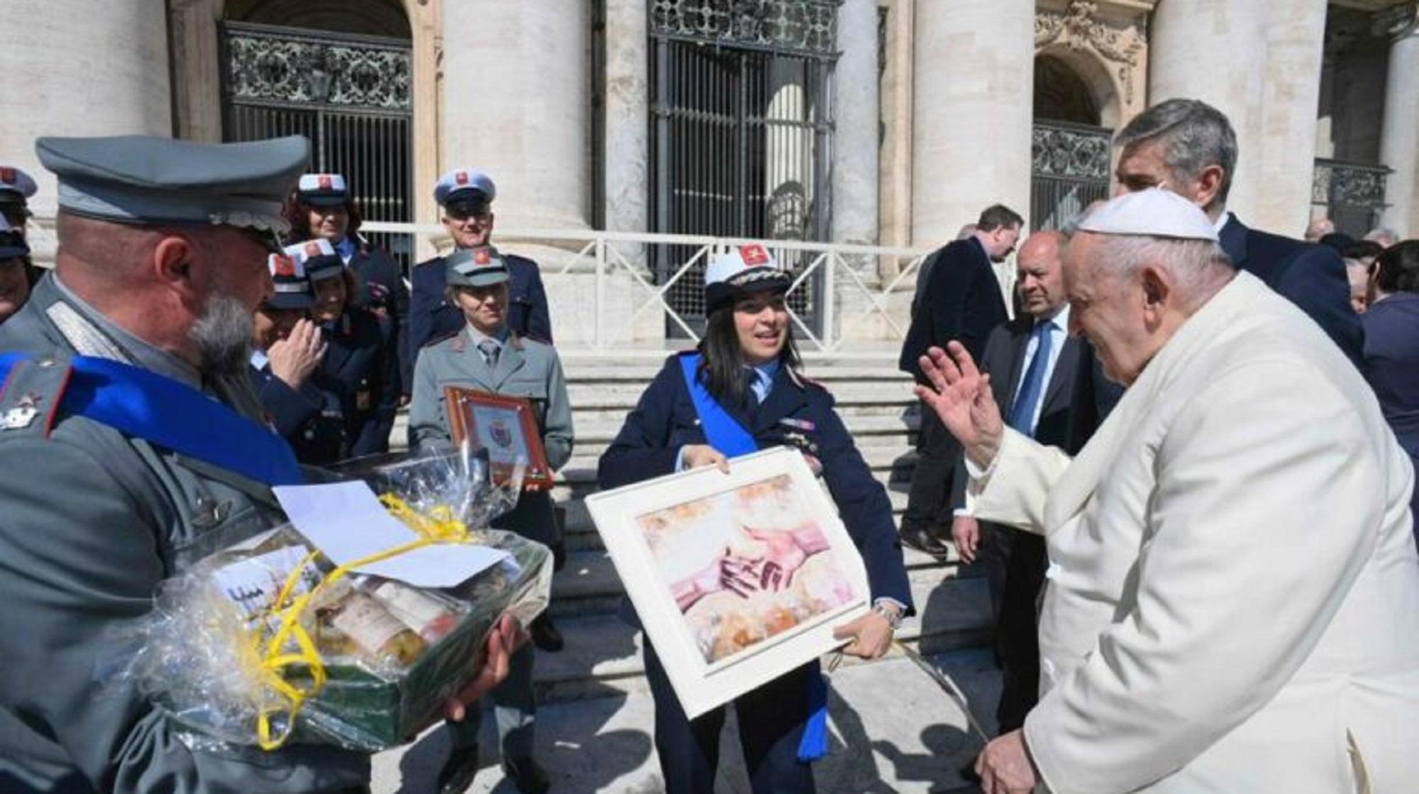 Maurizio Trusendi e Annalisa Maritan con Papa Francesco