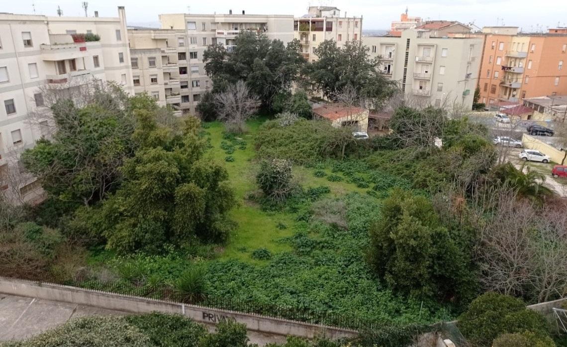 Sassari l'area verde tra via Quarto e via Pompeo Calvia