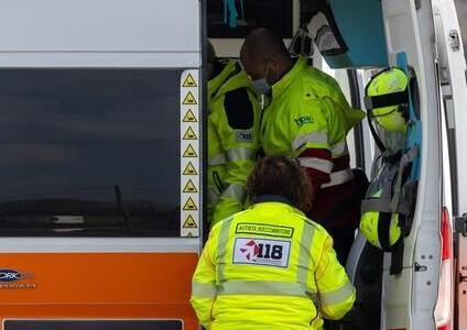 Frontale tra auto a Gallo, un ferito