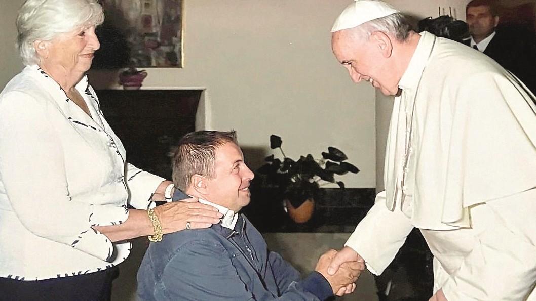 Il ricordo di Vittoria Giua: «Mio figlio Antonio era distrutto, Papa Francesco gli ha dato forza»