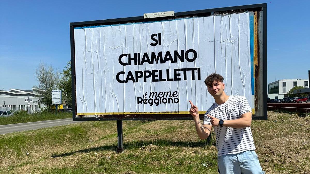 Per il derby spunta il cartello del Meme Reggiano: «Si chiamano cappelletti»