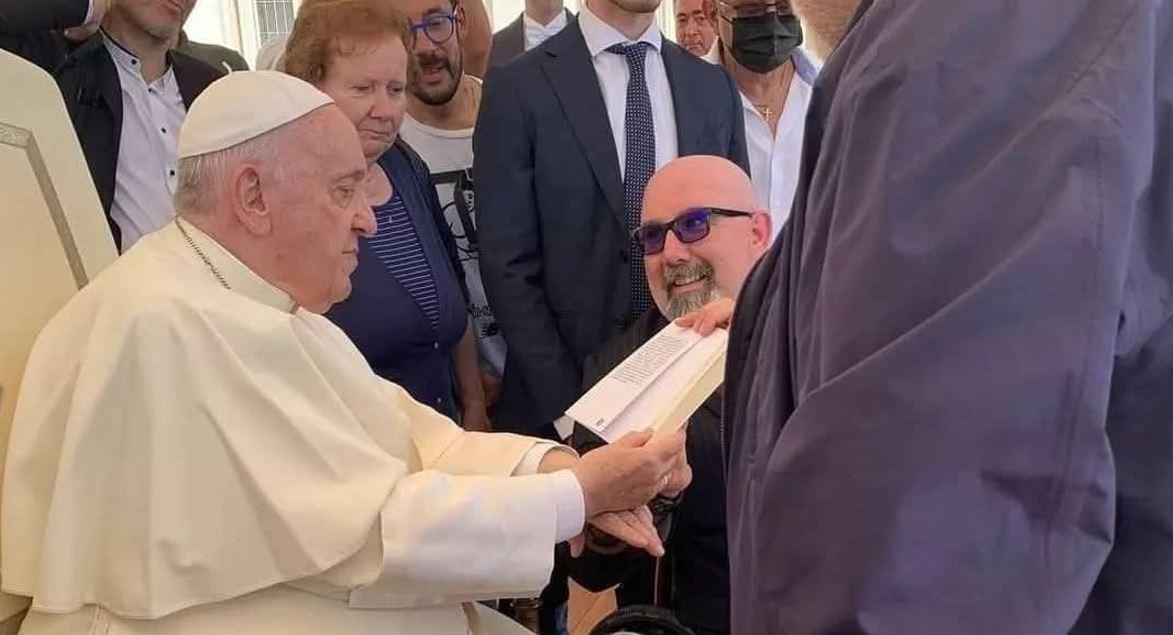 Addio Papa Francesco, Vezzani: «Mi disse di essere forte contro il male»