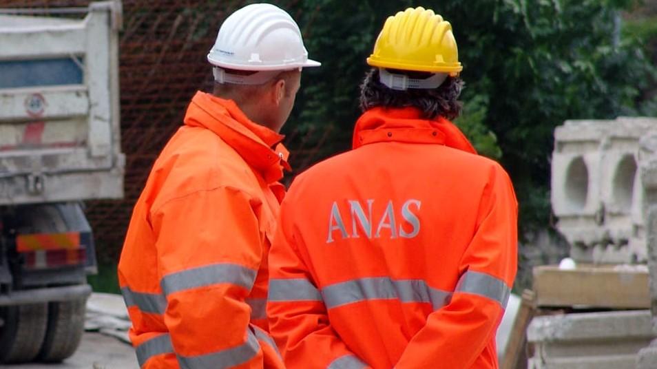 Scontro sulla 131, traffico bloccato