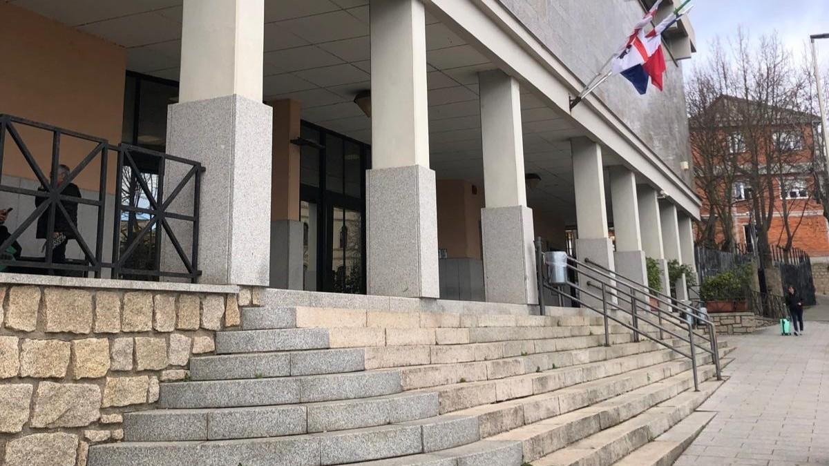 Inseguì la ex con acido e coltelli, olbiese accusato di atti persecutori