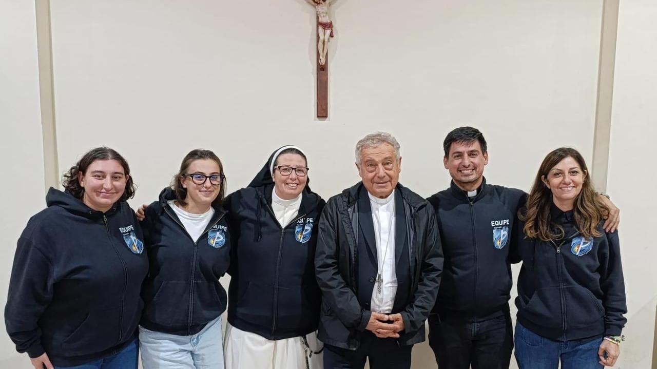 L'equipe della Pastorale giovanile col vescovo Giovanni Nerbini