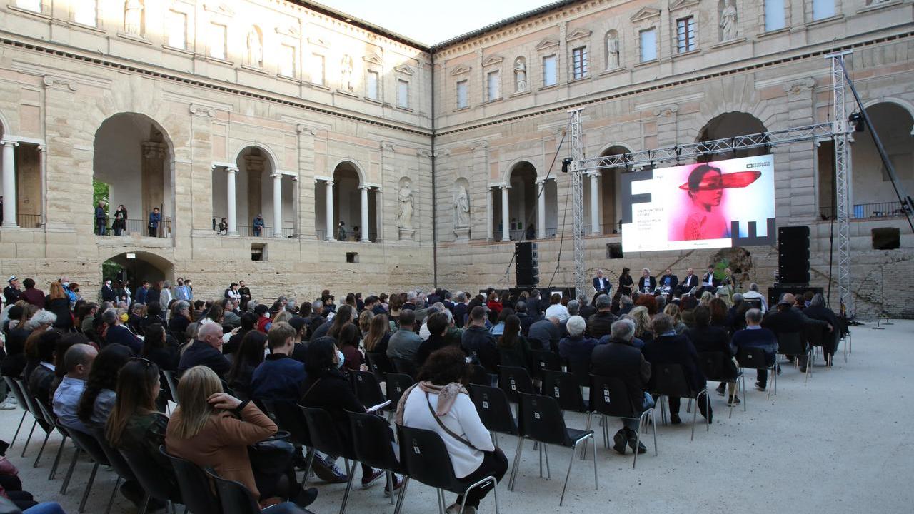 Il lutto nazionale per il Papa cambia Fotografia Europea: rinviato il concerto del duo Ofenbach