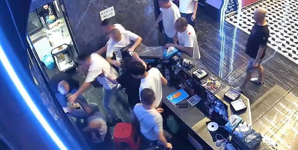 Un fotogramma del video ripreso dalle telecamere di sorveglianza del Number One