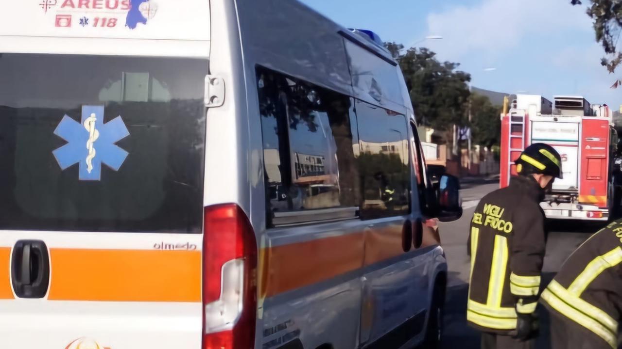 Una brusca sterzata, poi l’auto si ribalta: tre feriti
