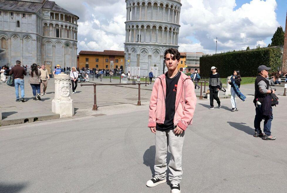 
	Samuele Carrino, protagonista di Riv4li, la serie Netflix girata a Pisa<br />
	&nbsp;

