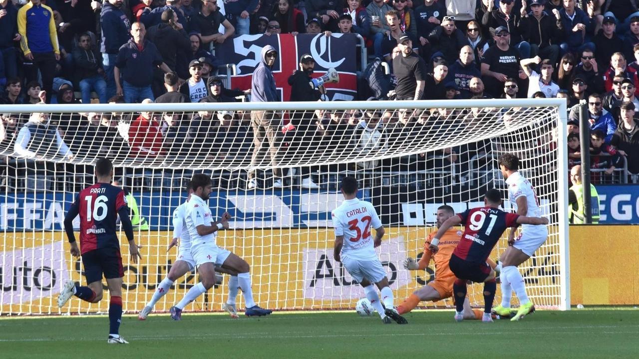 Cagliari ko alla Domus, la Fiorentina vince in rimonta