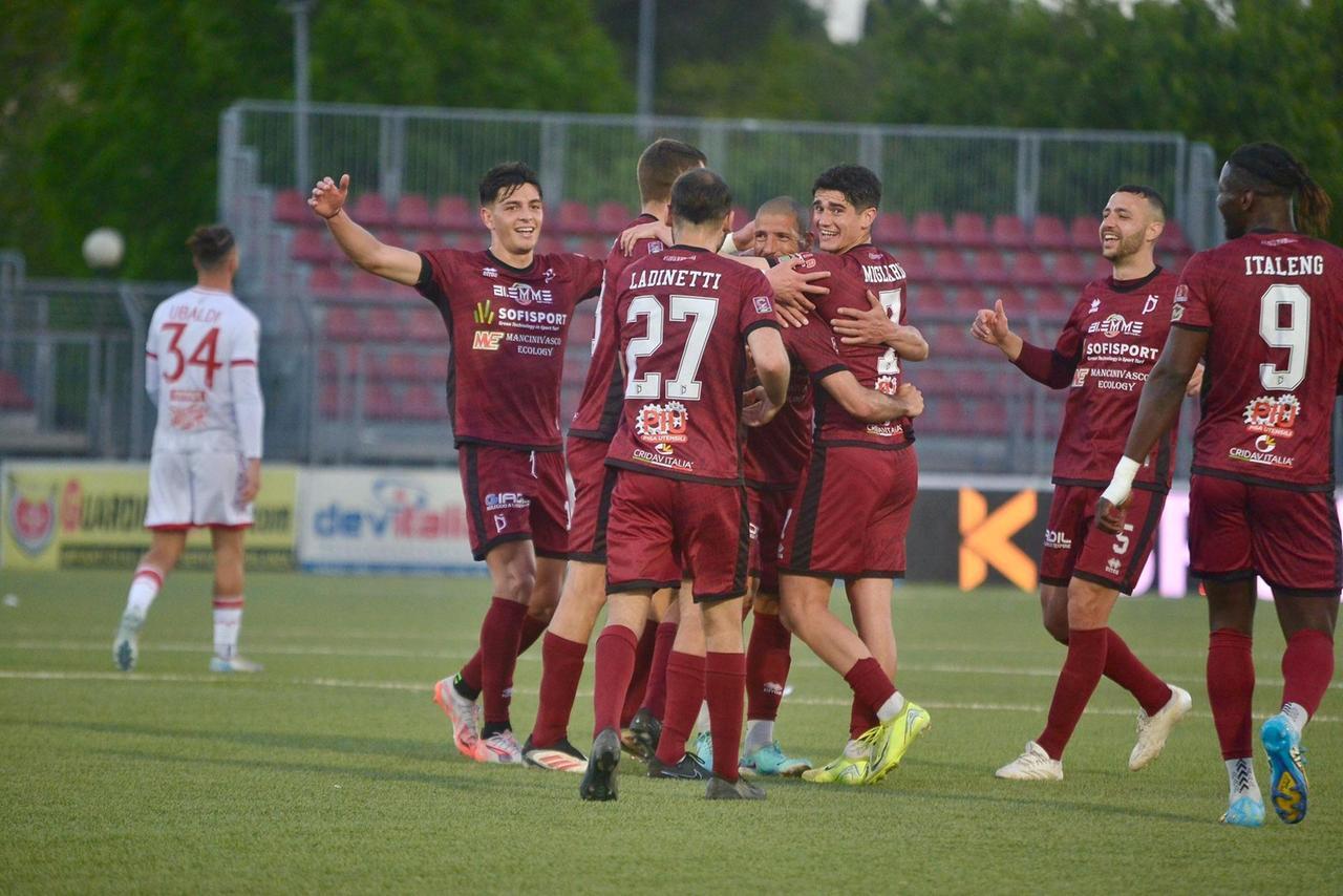 
	Il Pontedera festeggia un gol (foto Stick)

