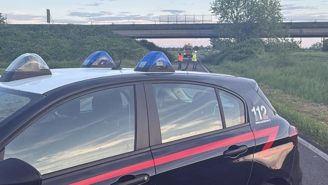 Comacchio. Danni a un cavalcavia, viabilità limitata in superstrada