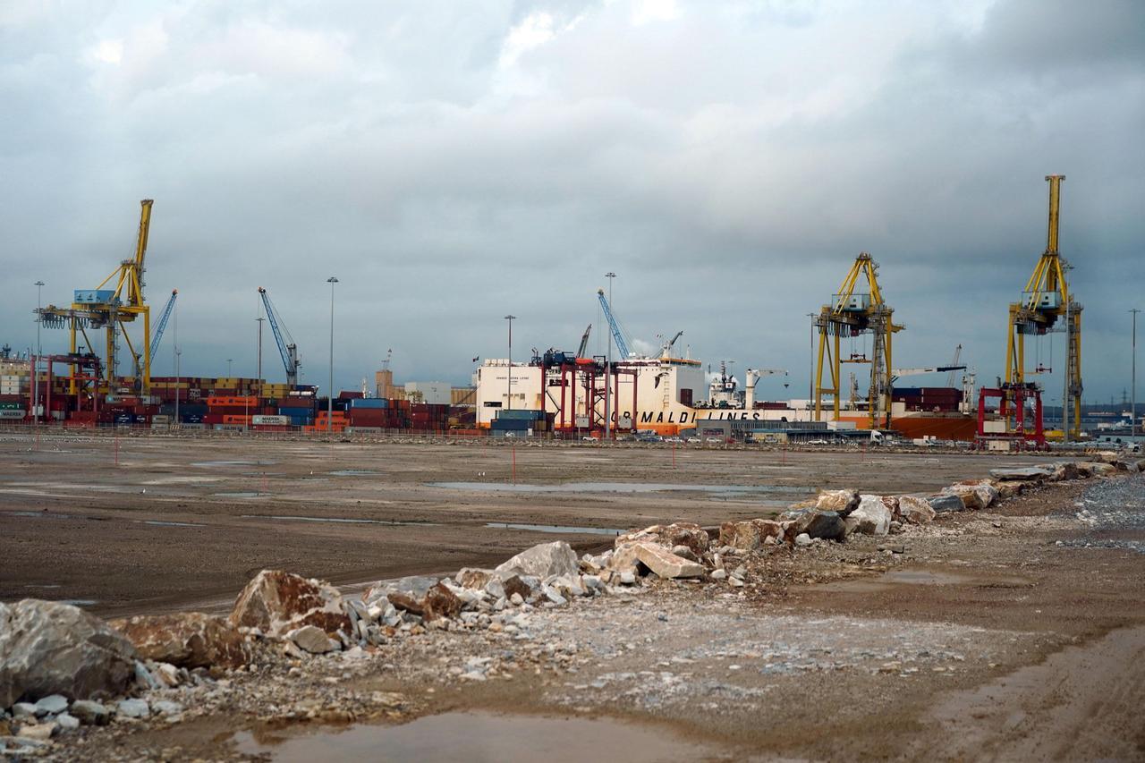 
	Il cantiere della Darsena Europa

