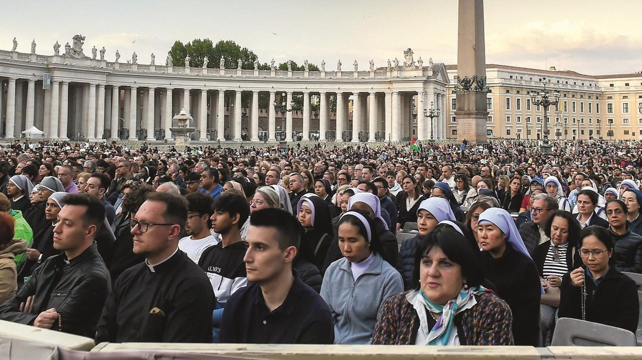 La carica dei duemila giovani sardi per l’ultimo saluto a papa Francesco