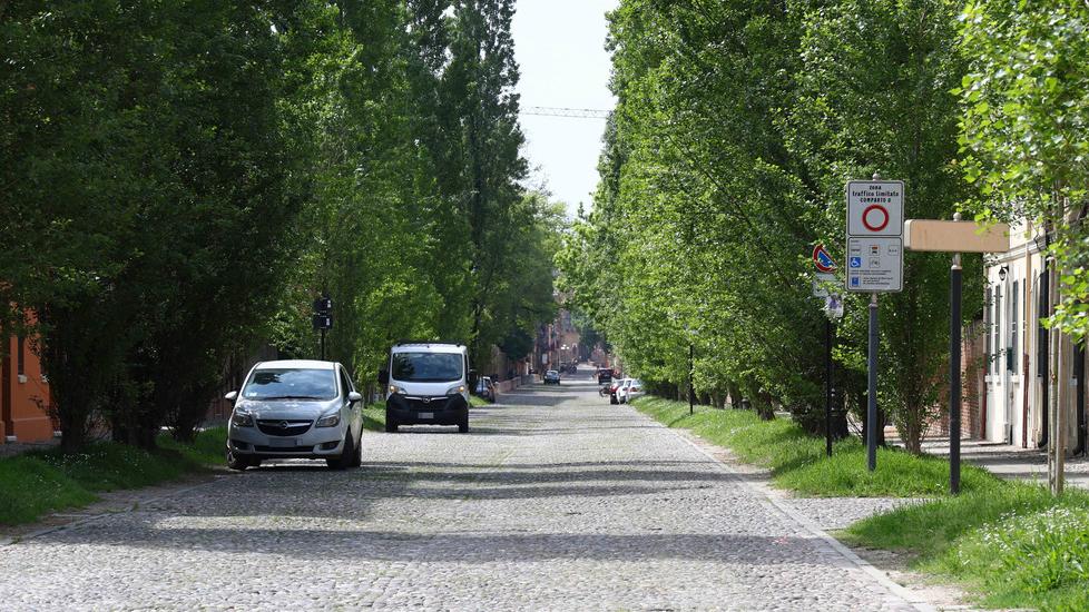 Viabilità a Ferrara, si cambia. Corso Ercole d’Este zona 30 e parcheggi solo per residenti