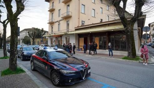 
	I carabinieri davanti all&rsquo;ex Hotel Impero di viale Bicchierai il giorno del ritrovamento del cadavere


