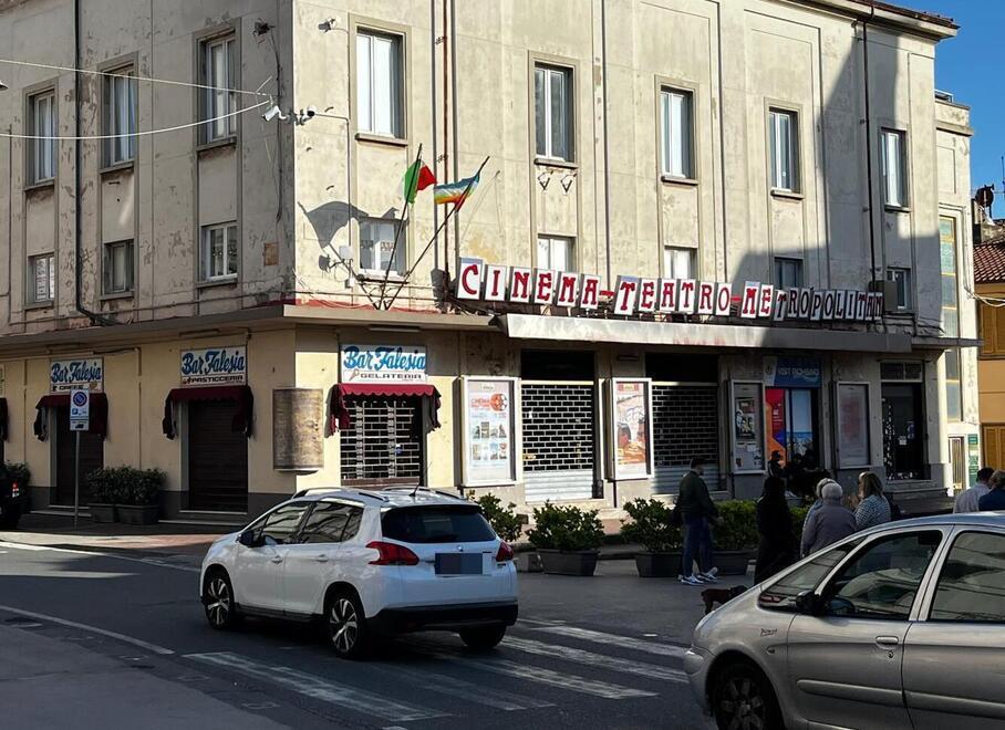 
	Cinema teatro Metropolitan di Piombino

