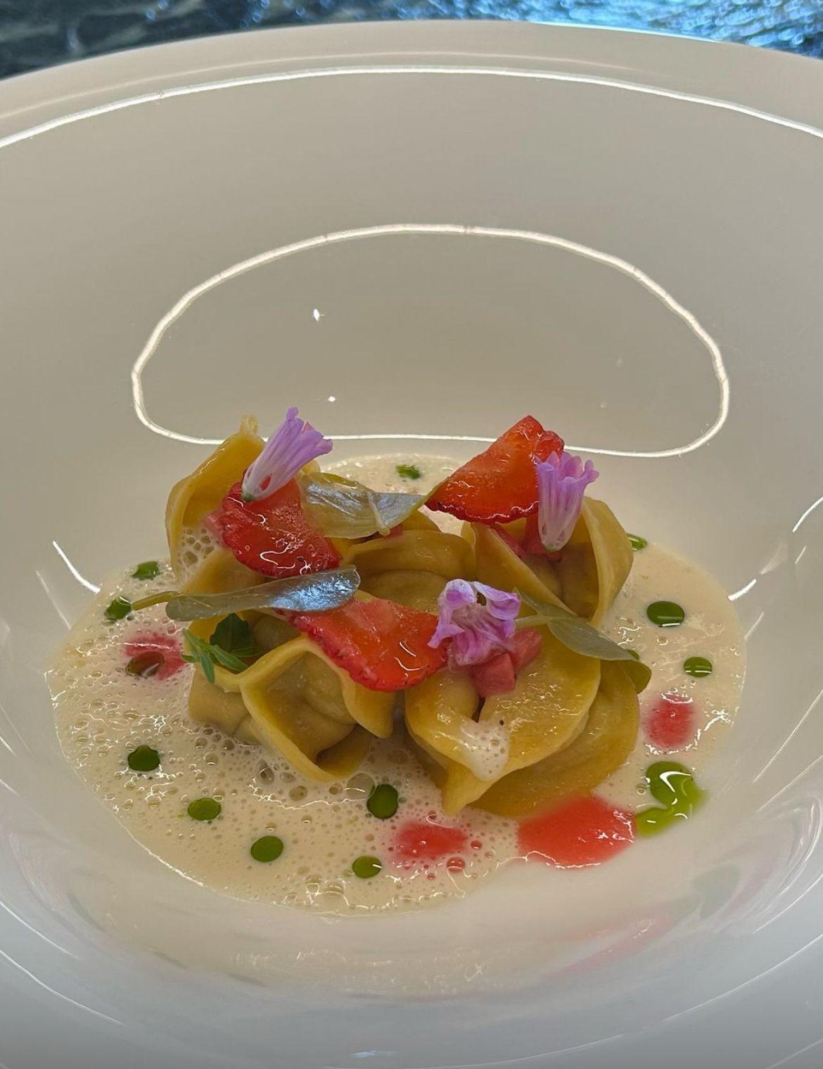 I ravioli di agnello con le fragole: una strana coppia nel piatto