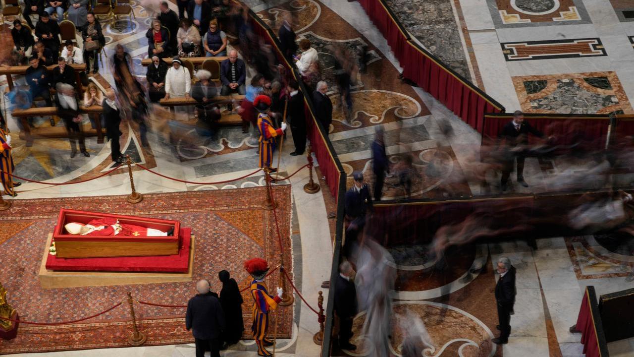 Papa, da Gandhi a Berlinguer: i grandi funerali della storia