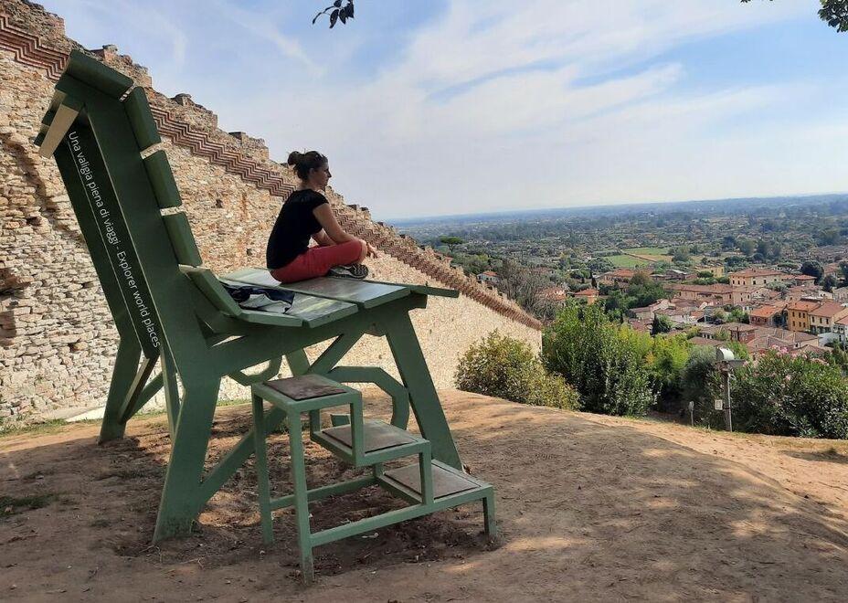 
	Una panchina panoramica gigante del progetto &ldquo;Big bench community project&rdquo; (Foto d&rsquo;archivio)

