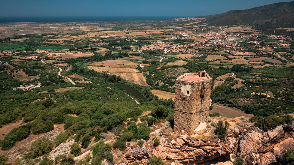 Una Sardegna tutta da scoprire tra arte, storia e calici pregiati