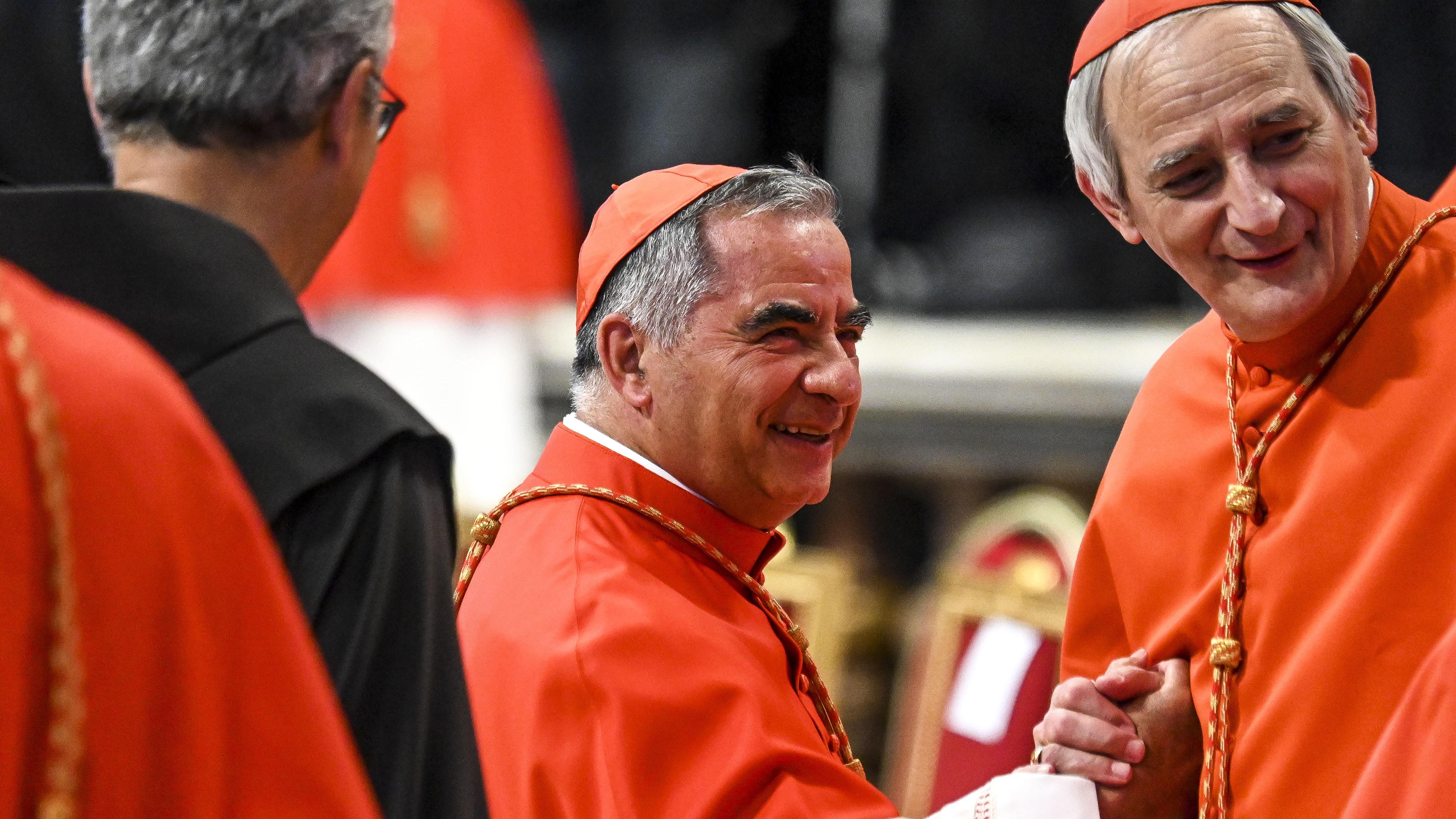 Il caso Becciu divide il Vaticano, resta l’incertezza sulla presenza del cardinale al conclave