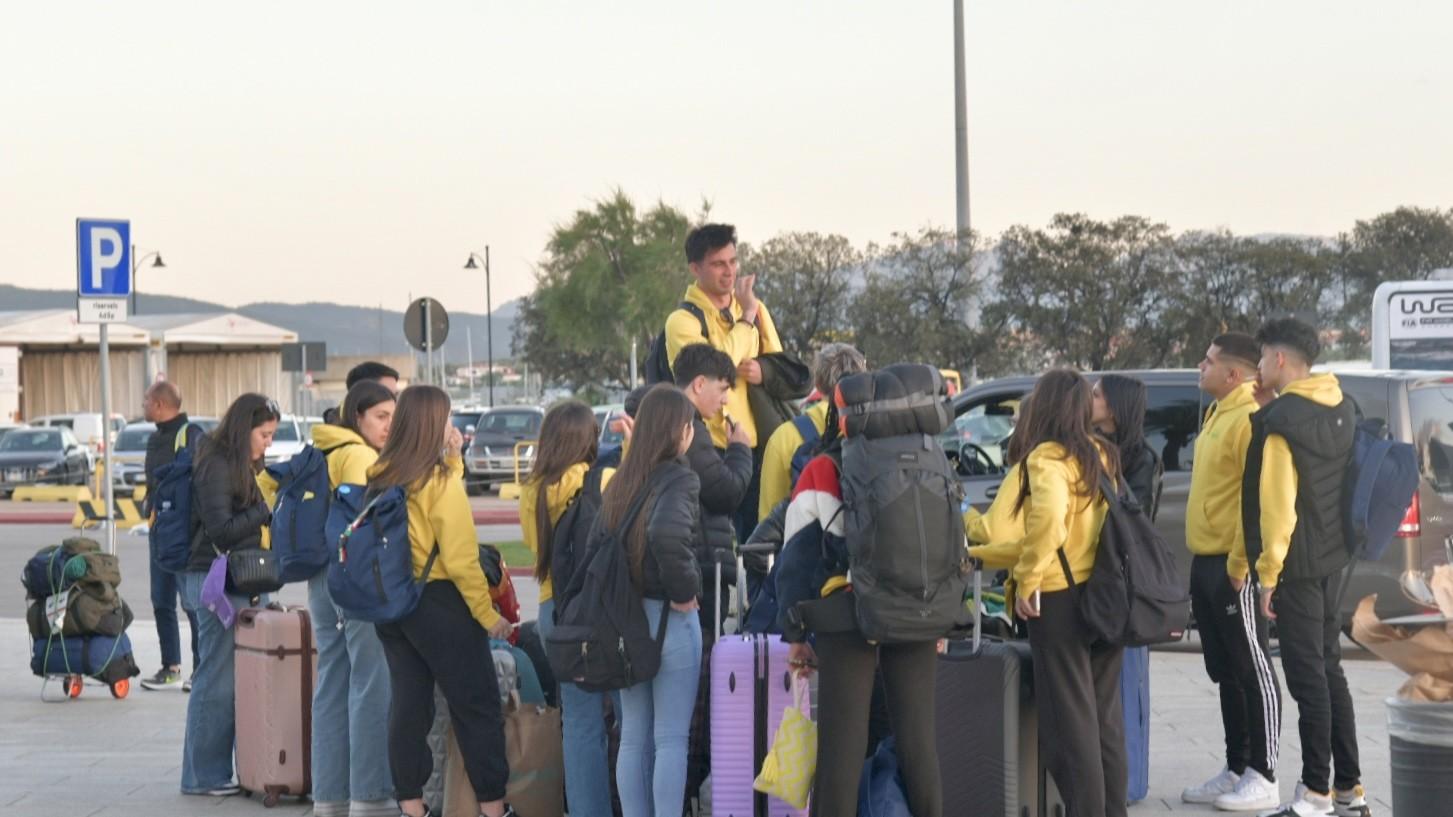 Duemila giovani sardi in viaggio per dire addio al Papa: «Non ci ha giudicati, ha accettato tutti così come eravamo»