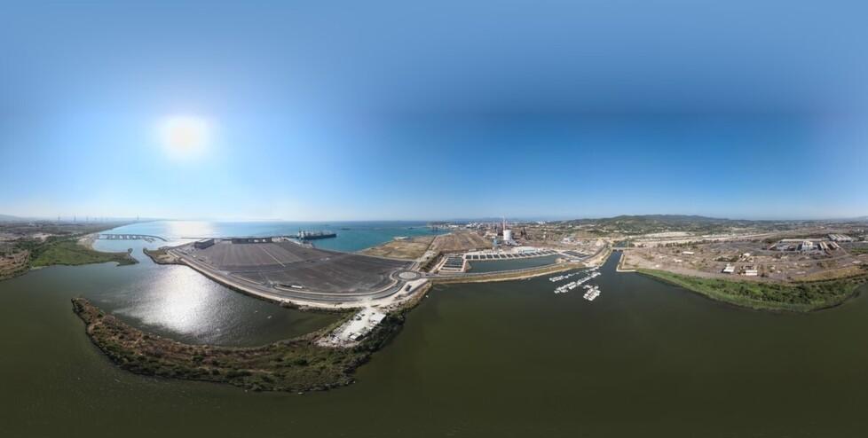 
	Una veduta del porto di Piombino

