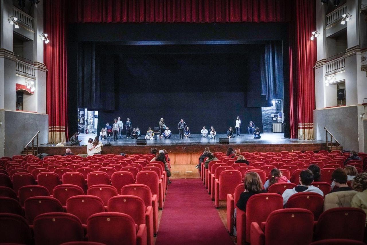 Mayor in campo prima della partita del Livorno calcio