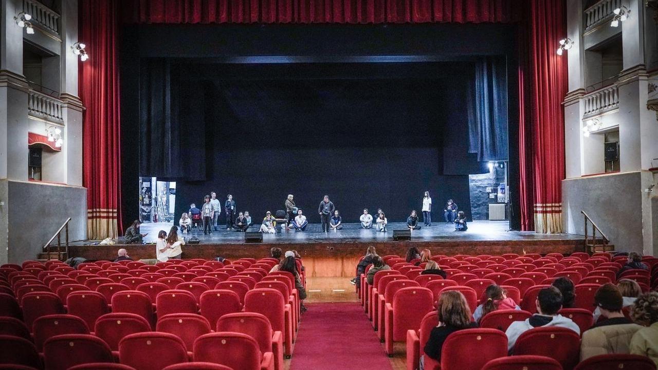 Mayor in campo prima della partita del Livorno calcio