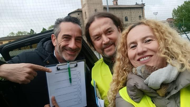 Truffe agli anziani: l’esperimento degli attori reggiani finisce alle Iene con Mattia Viviani. «Su 1.200, 720 ci hanno aperto»