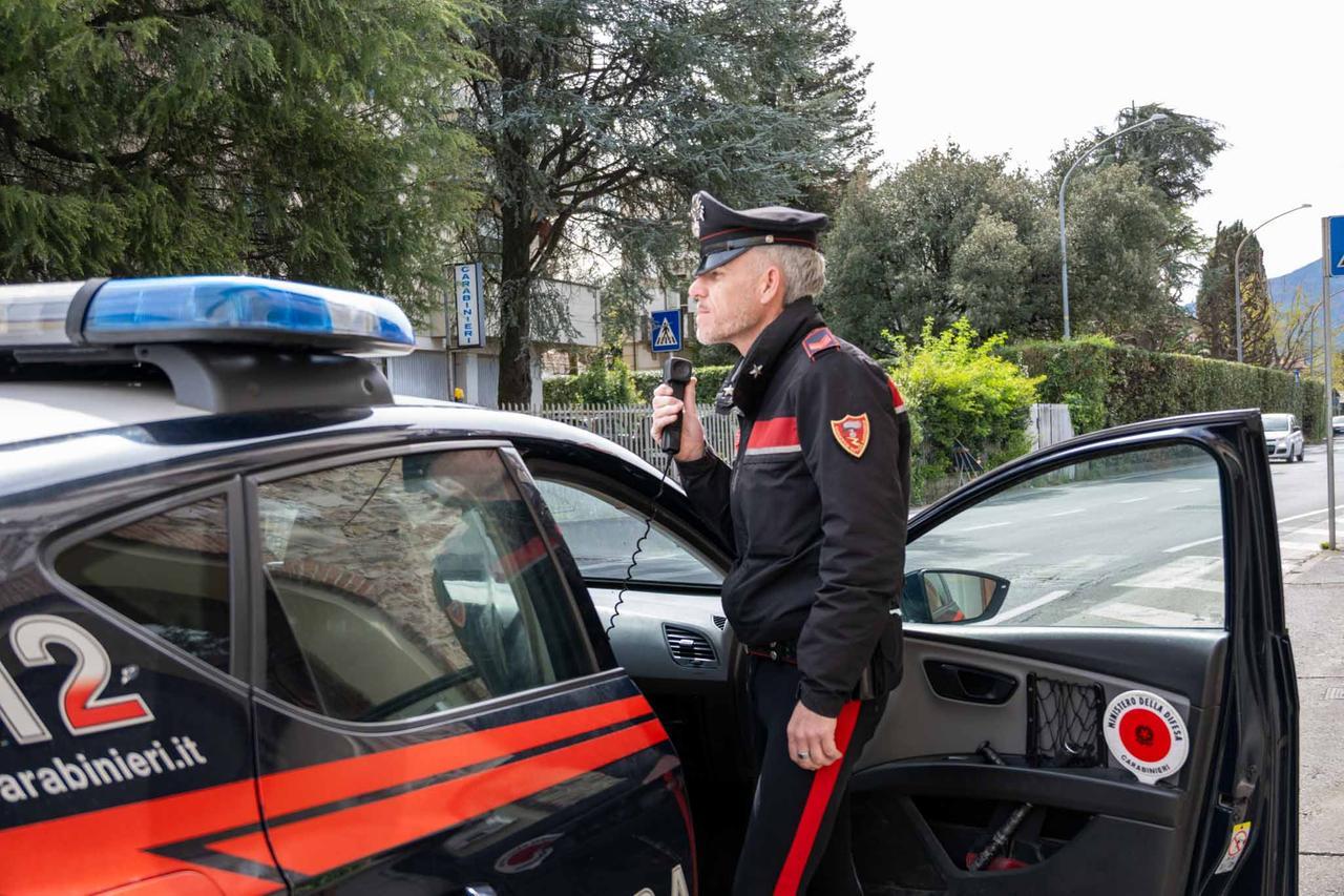 
	Un carabiniere di pattuglia (foto d'archivio)


