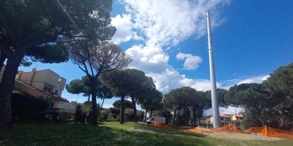 Castiglioncello, l'antenna 5G vicino al parco dei bambini: la risposta del Comune ai cittadini