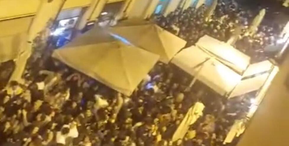 Via Cambini, allarme movida: «Nottate di caos infinito». Verso la chiusura anticipata dei locali