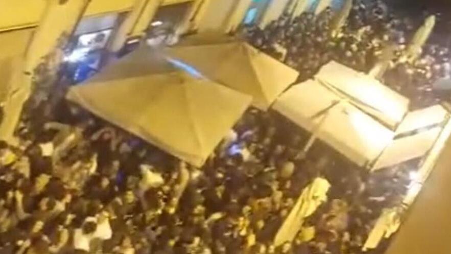 Via Cambini, allarme movida: «Nottate di caos infinito». Verso la chiusura anticipata dei locali