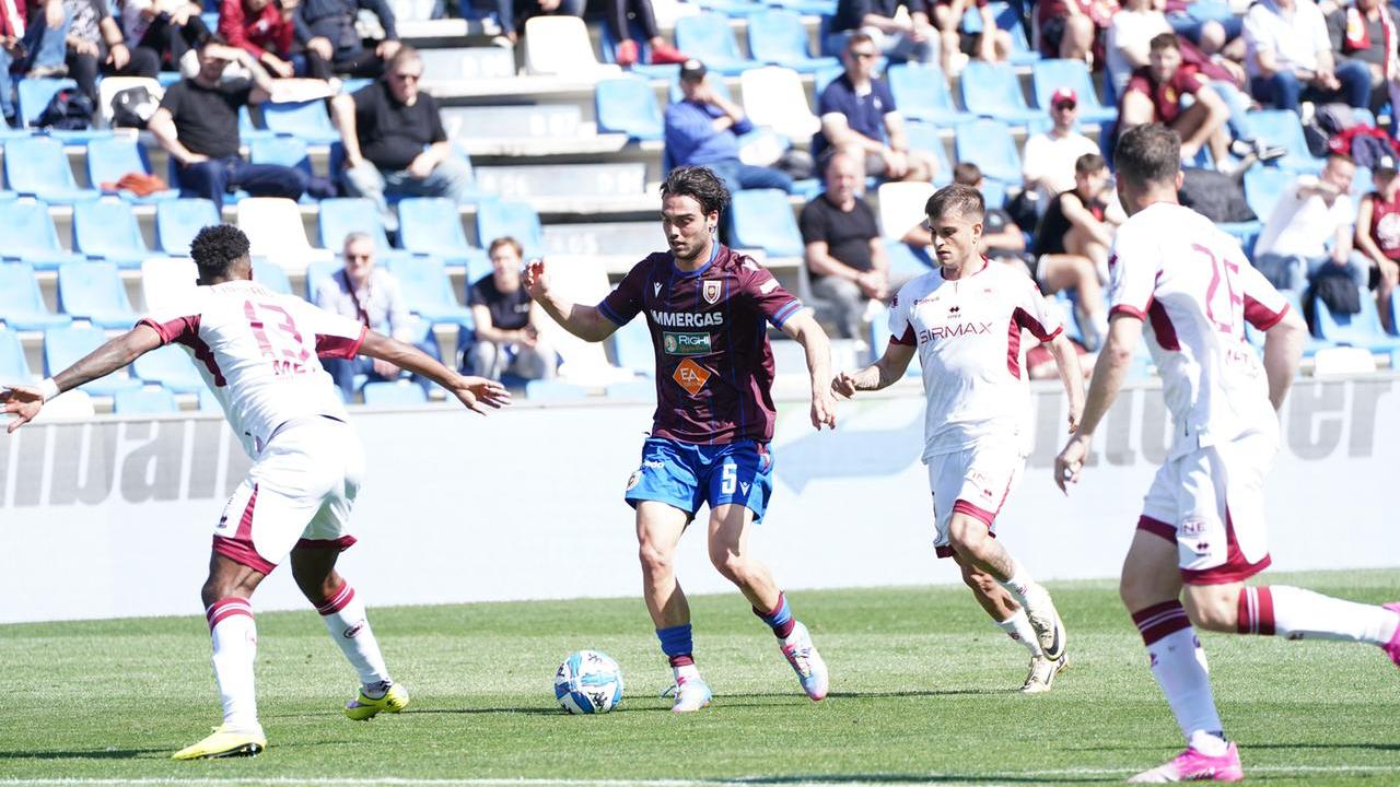 La Reggiana ritrova il successo e tiene vive le speranze salvezza: il Cittadella va ko
