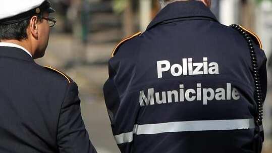 L'uomo è stato multato dalla polizia municipale