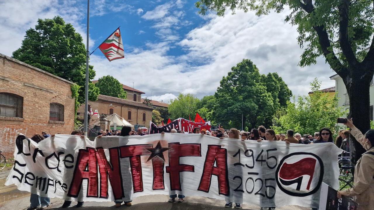 Il 25 aprile: i collettivi di Ferrara sfilano per la Liberazione