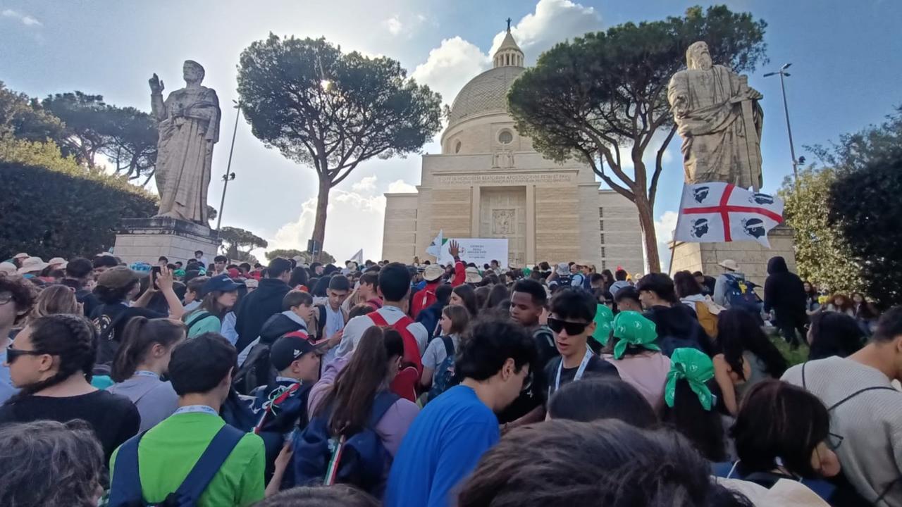 In duemila dalla Sardegna per l’addio a Francesco