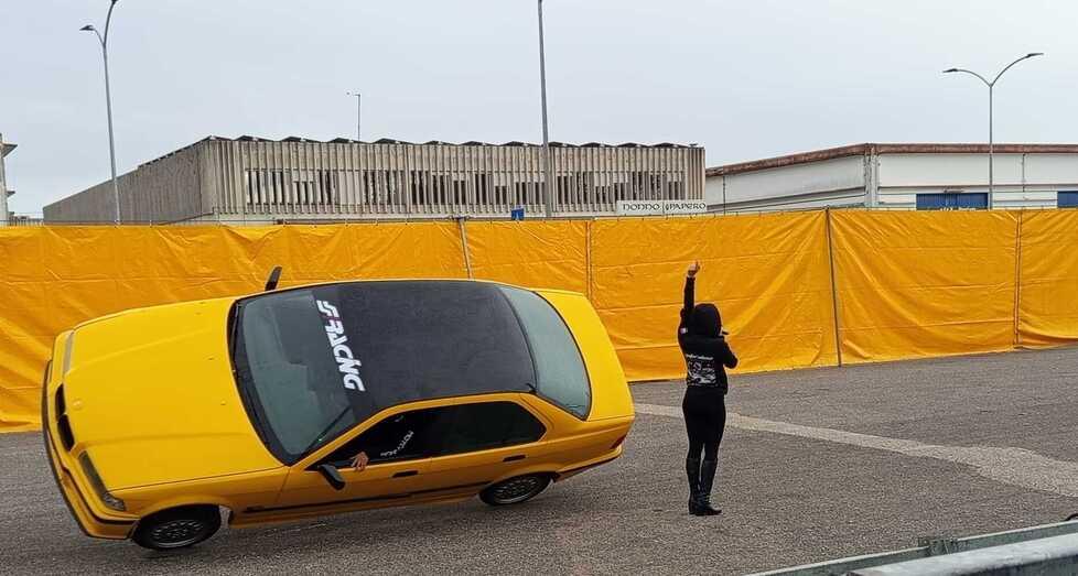 Stuntman a fuoco e acrobazie in auto nello spettacolo a Ferrara