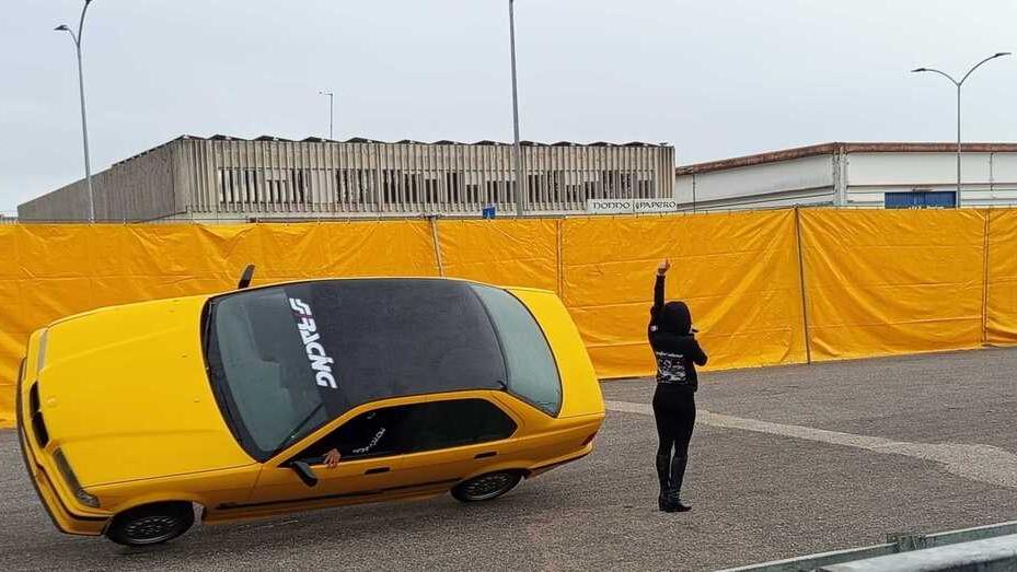 Stuntman a fuoco e acrobazie in auto nello spettacolo a Ferrara