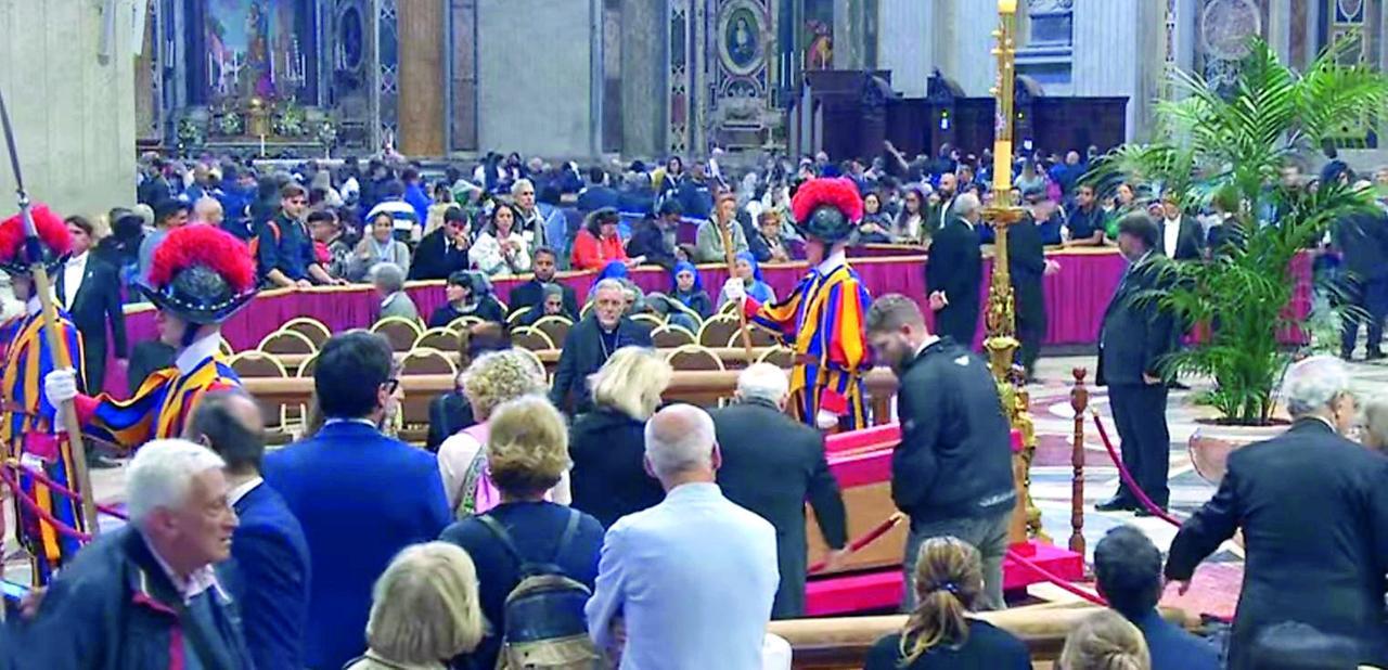 «Una notte accanto a Papa Francesco, contemplando l’affetto per lui»