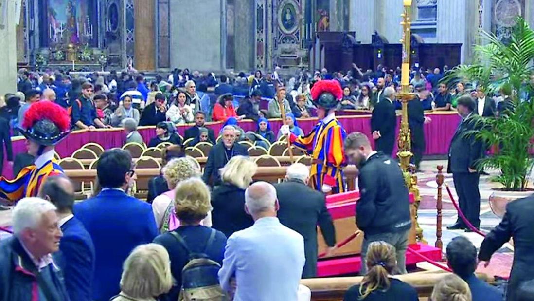 «Una notte accanto a Papa Francesco, contemplando l’affetto per lui»