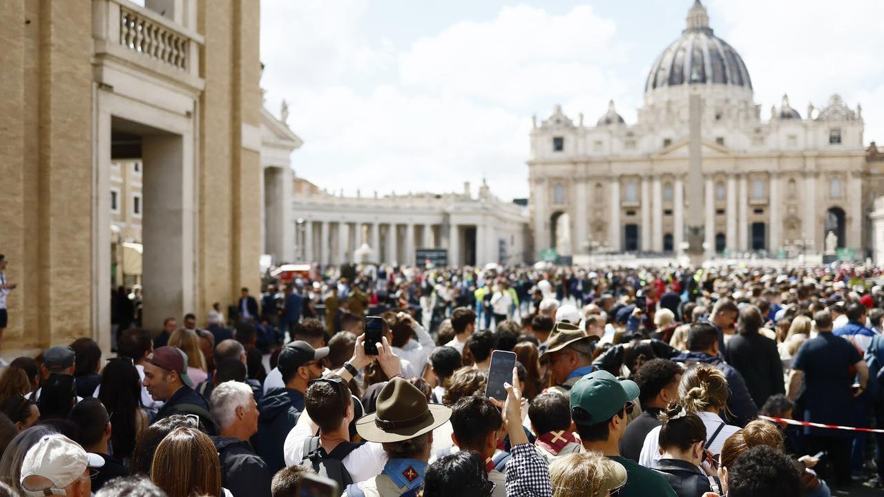 In tre giorni 250mila fedeli per l'omaggio a papa Francesco 