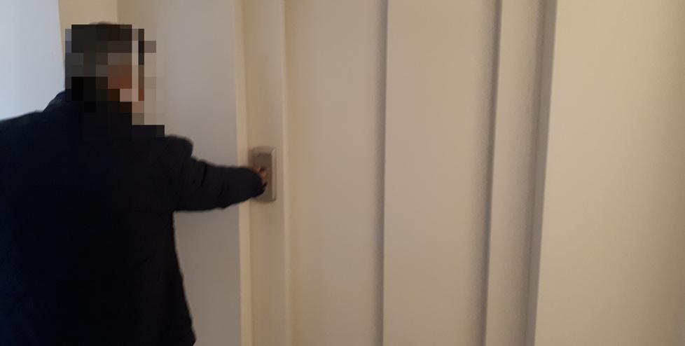 Cecina, ascensore fermo da sei mesi nella casa popolare: «Io e mia figlia siamo intrappolate»