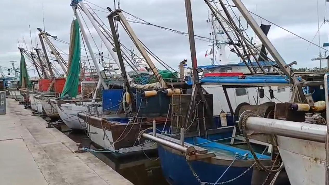 Suonano le sirene delle barche a Goro. L’ultimo saluto dei pescatori a Papa Francesco