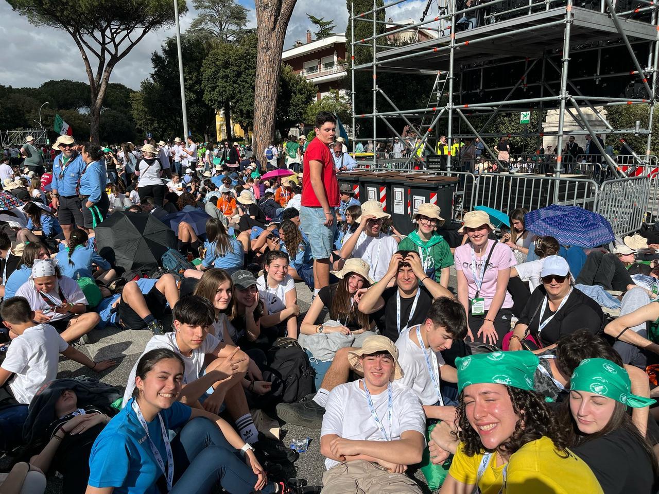 
	Un gruppo di giovani modenesi a Roma

