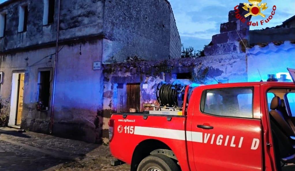 Rogo in un’abitazione, uomo salvato dal vicino di casa